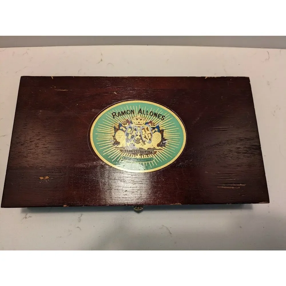 Vintage Wood Ramon Allones Maestro Cigar Box Excellent Clear Graphics.